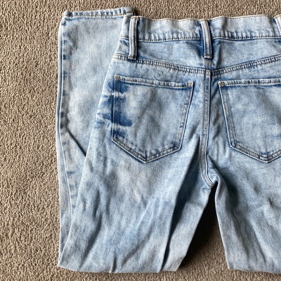 SO Distressed Hi-rise Mom Jeans - Picture 7 of 7